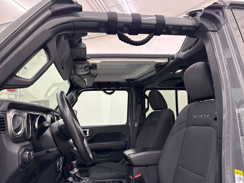 Used 2018 Jeep Wrangler Unlimited Sahara w/ Cold Weather Group AWD/4WD image 19