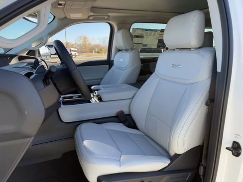 New 2025 Ford Expedition Max Platinum w/ Driver's Package image 45