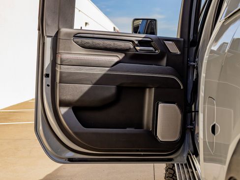 Used 2025 GMC Sierra 2500 AT4X image 37