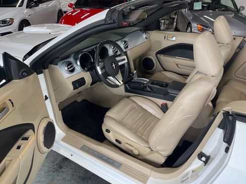 Used 2009 Ford Mustang GT Premium RWD image 36
