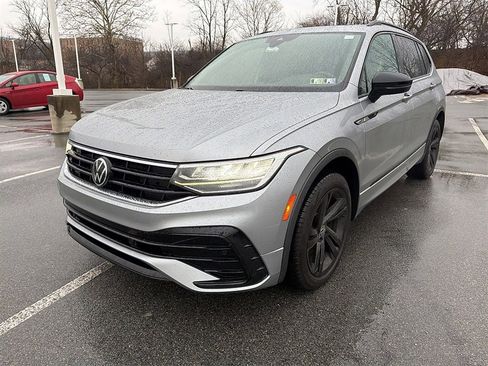 Used 2023 Volkswagen Tiguan SE R-Line image 2