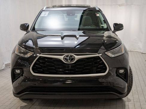 Certified 2023 Toyota Highlander XLE image 3