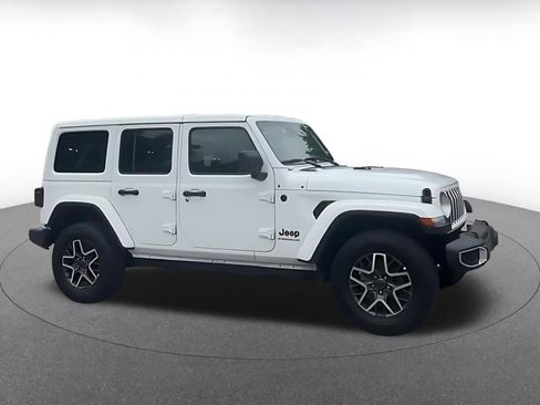 Used 2025 Jeep Wrangler Unlimited Sahara AWD/4WD image 7