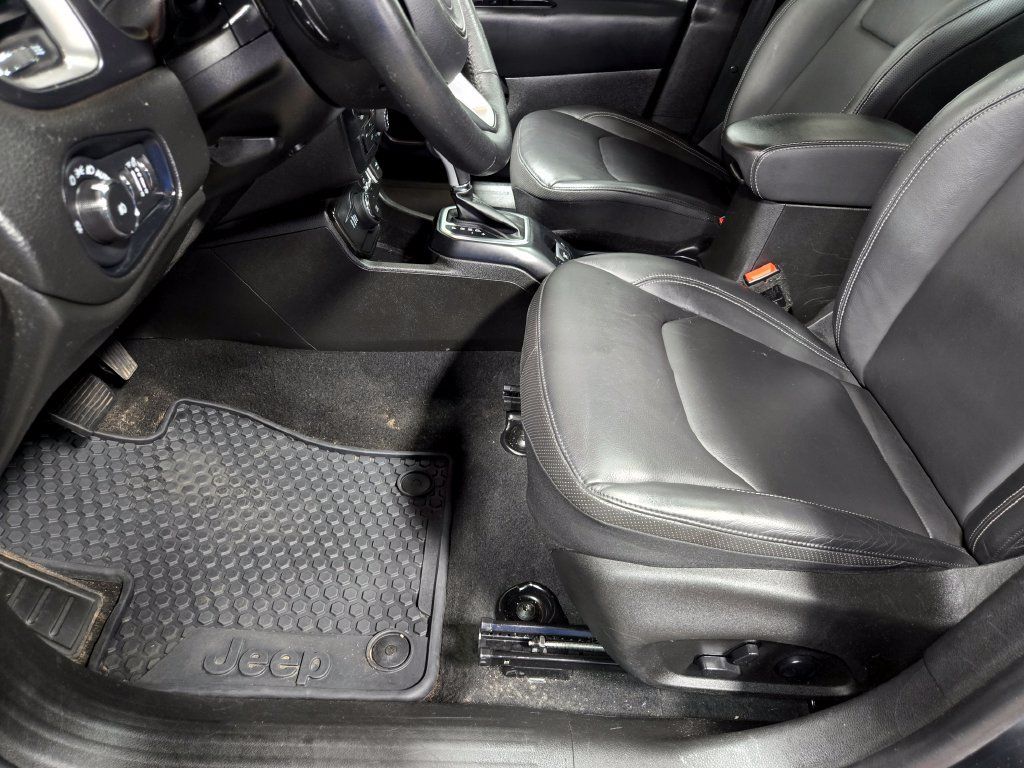 Used 2023 Jeep Renegade Limited w/ Sun/Sound Group AWD/4WD image 11