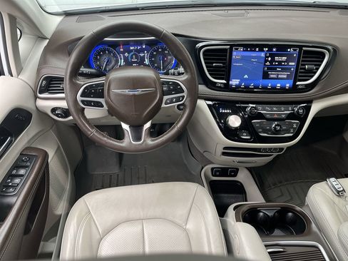 Used 2021 Chrysler Pacifica Touring-L w/ Premium & Safety Sphere Group image 14