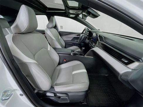 Used 2025 Toyota Camry SE w/ Convenience Package image 31