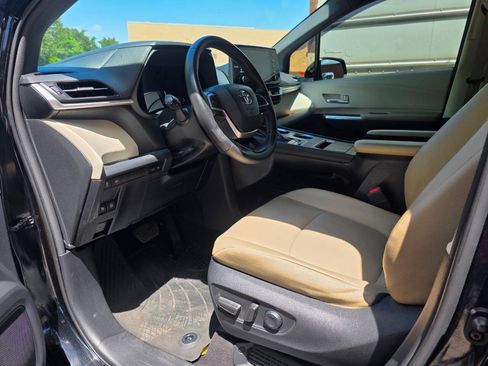 Used 2021 Toyota Sienna XLE FWD image 12