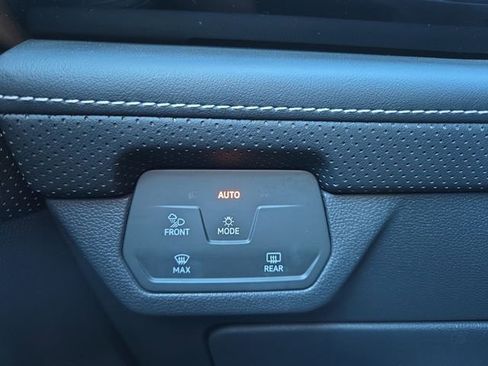 Used 2024 Volkswagen Atlas SE image 27