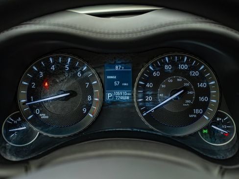 Used 2015 INFINITI Q70 3.7 w/ Deluxe Touring Package AWD/4WD image 29