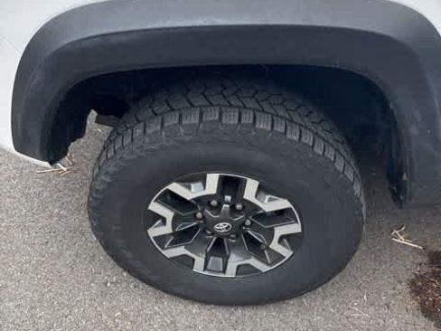 Used 2022 Toyota Tacoma TRD Off-Road w/ Technology Package image 11