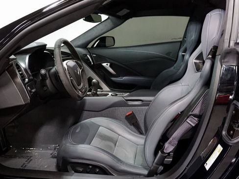 Used 2015 Chevrolet Corvette Z06 w/ 3LZ Preferred Equipment Group RWD image 8