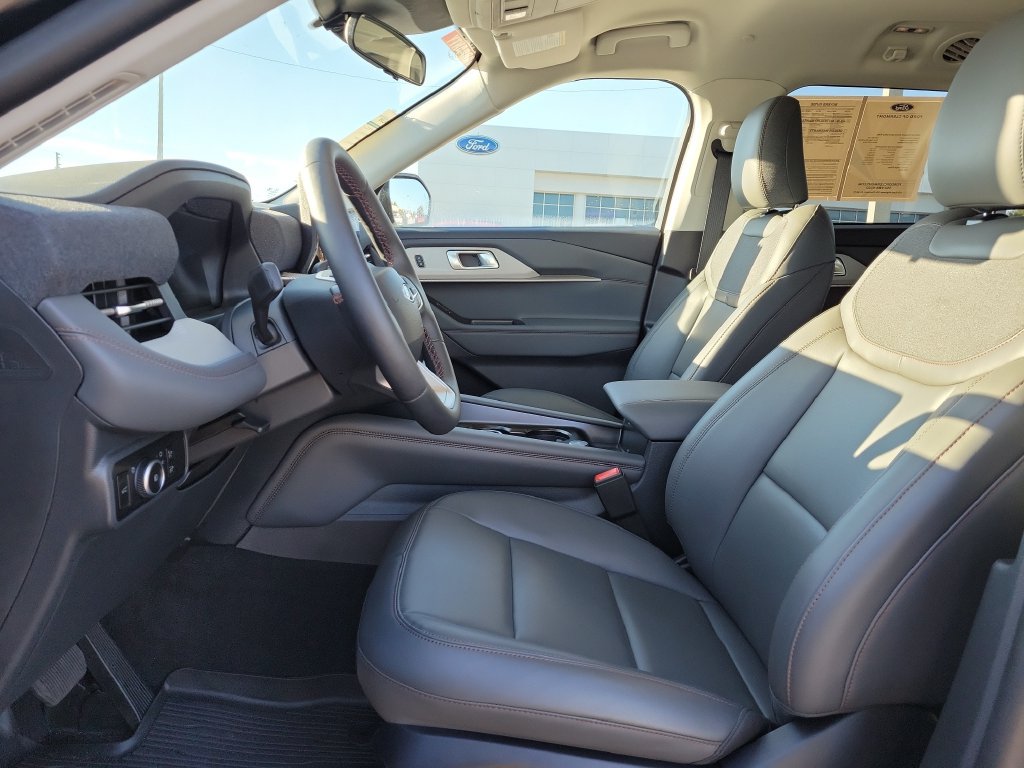 Used 2026 Ford Explorer Active w/ Active Comfort Package RWD image 14