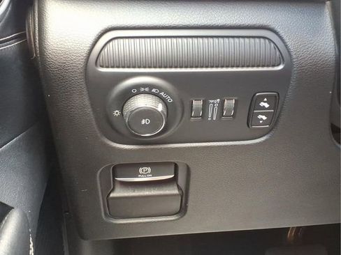 Used 2024 Jeep Wagoneer Series III AWD/4WD image 16