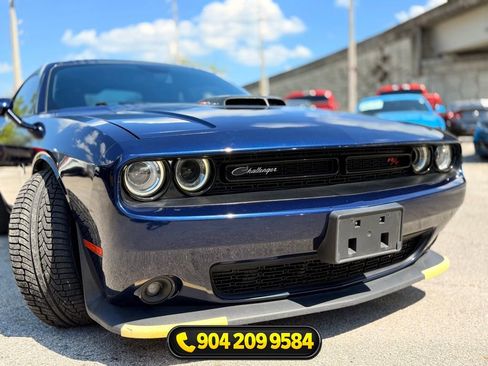 Used 2017 Dodge Challenger R/T Scat Pack RWD image 11