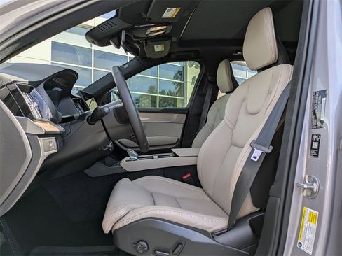 Used 2026 Volvo XC90 B6 Ultra w/ Lounge Package image 2