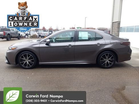 Used 2024 Toyota Camry SE image 6