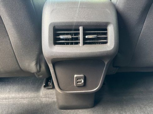 Used 2024 Chevrolet Equinox LT FWD image 35
