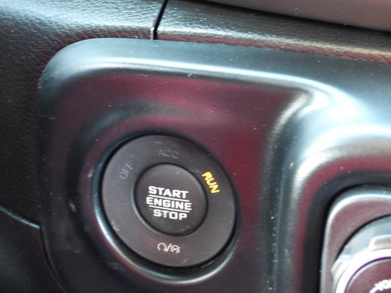 Used 2023 Jeep Gladiator Willys AWD/4WD image 46