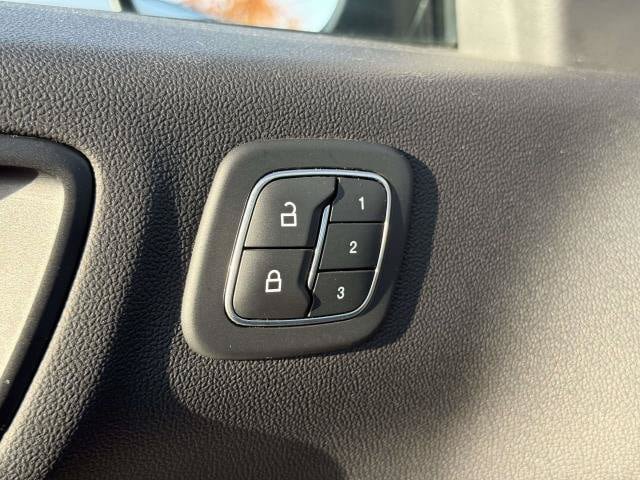 Used 2020 Ford Escape Titanium AWD/4WD image 21