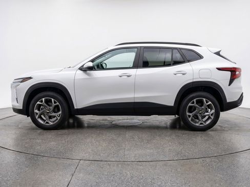 Used 2025 Chevrolet Trax LT FWD image 5