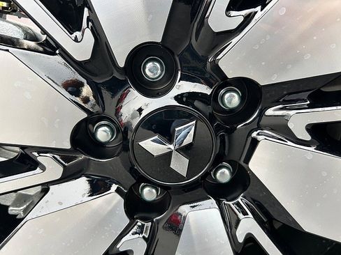 New 2026 Mitsubishi Outlander SEL image 10