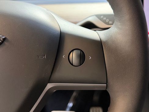 Used 2023 Tesla Model Y Performance AWD/4WD image 26