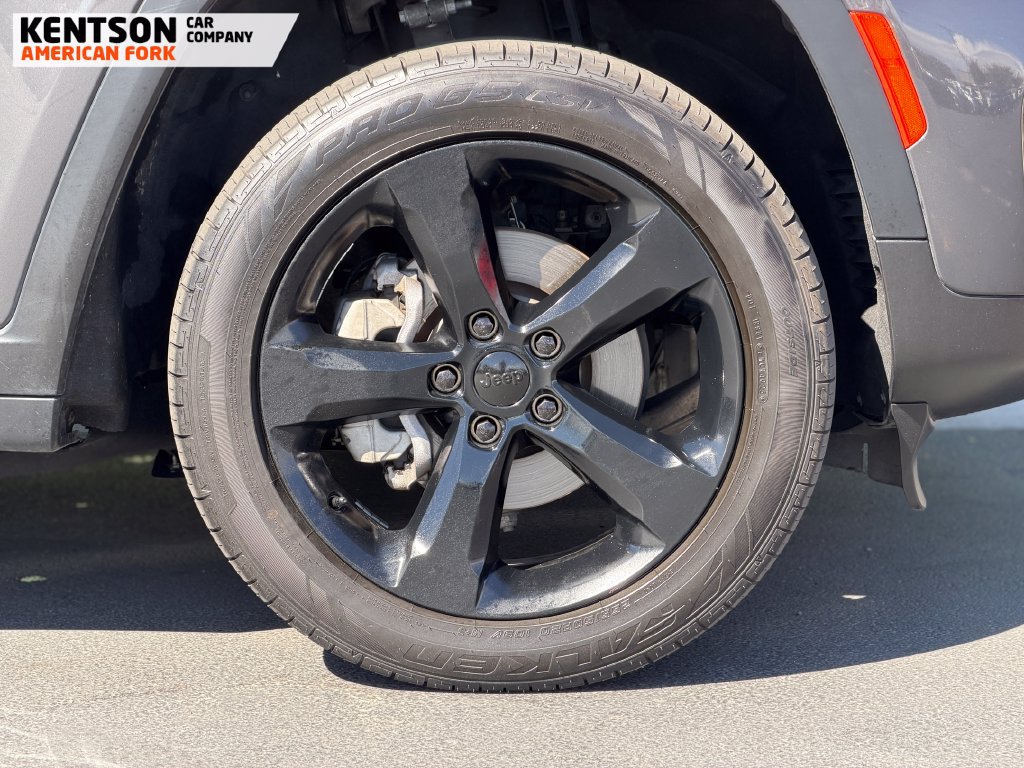 Used 2025 Jeep Grand Cherokee Limited w/ Black Appearance Package AWD/4WD image 12