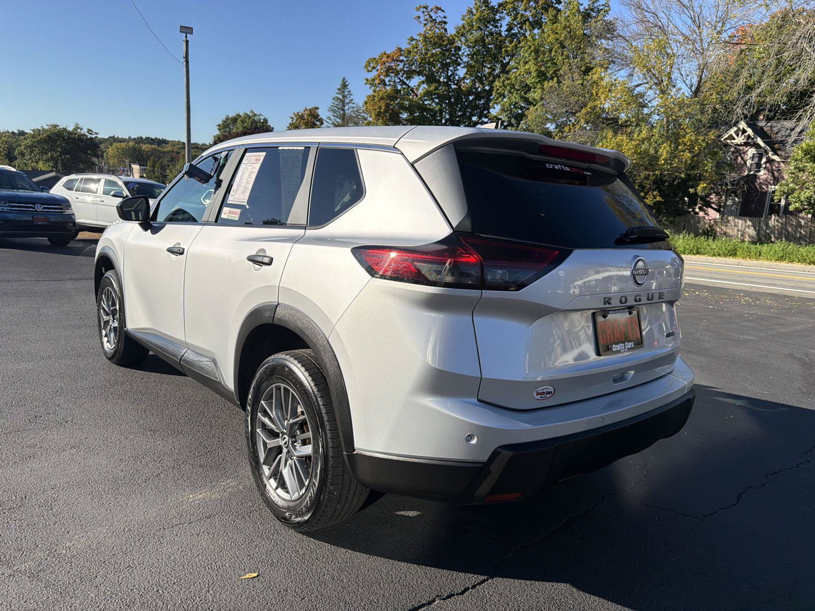 Used 2024 Nissan Rogue S AWD/4WD image 3