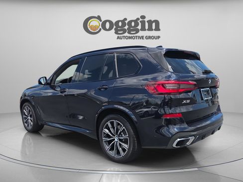 Used 2021 BMW X5 xDrive40i w/ M Sport Package AWD/4WD image 3