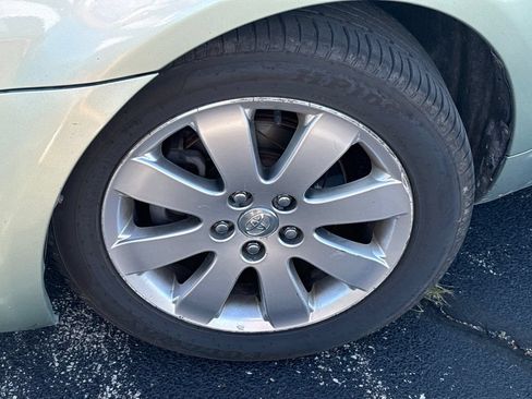 Used 2005 Toyota Avalon XLS FWD image 2