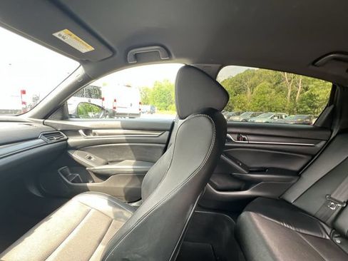 Used 2018 Honda Accord Sport image 12