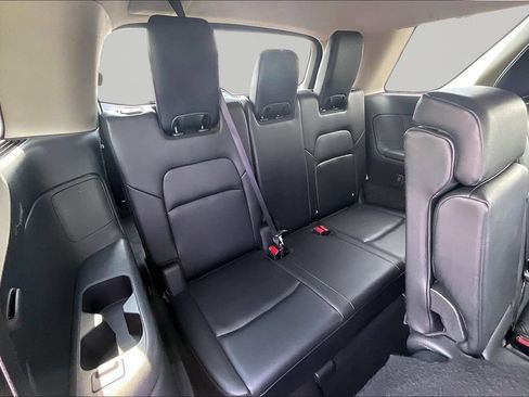 Used 2023 Nissan Pathfinder SL AWD/4WD image 29
