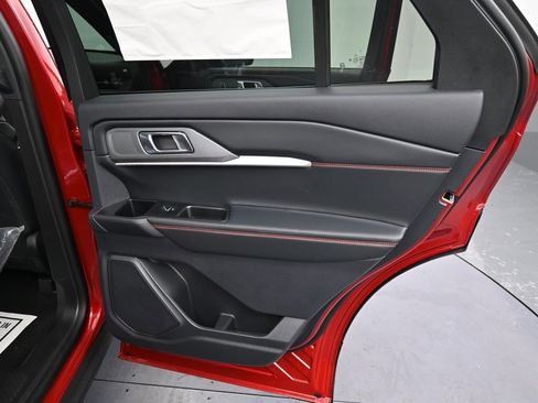 New 2026 Ford Explorer ST-Line w/ ST-Line Street Pack image 27