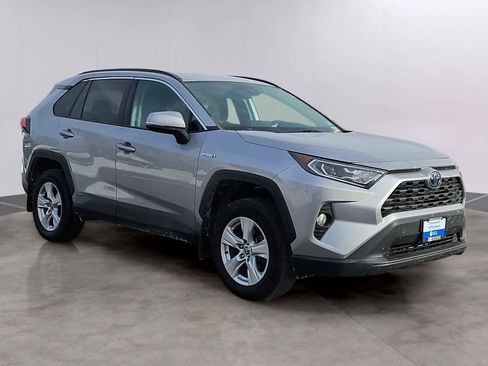 Used 2021 Toyota RAV4 XLE w/ Convenience Package image 4