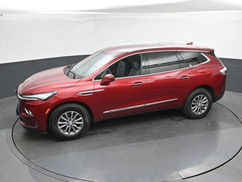 Used 2024 Buick Enclave Premium AWD/4WD image 37