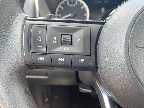 Used 2023 Nissan Rogue SV image 23