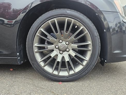 Used 2014 Chrysler 300 C image 9