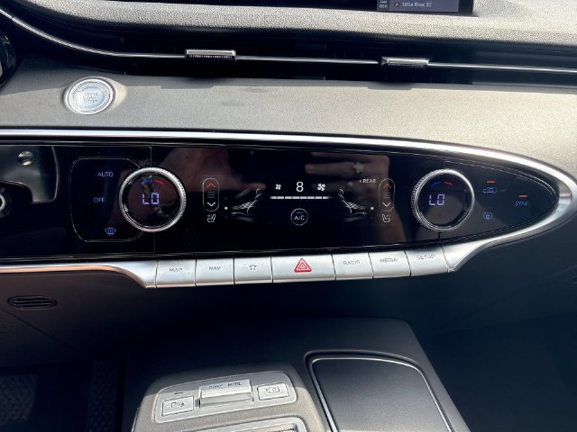 Used 2025 Genesis GV70 2.5T AWD/4WD image 19