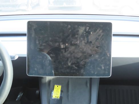 Used 2024 Tesla Model Y Long Range image 8