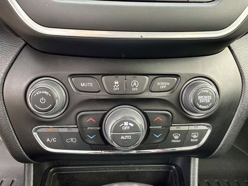 Used 2023 Jeep Cherokee Altitude Lux AWD/4WD image 26
