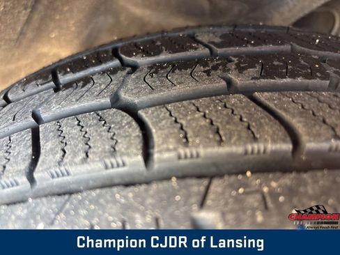 Used 2011 Jeep Grand Cherokee Laredo AWD/4WD image 32