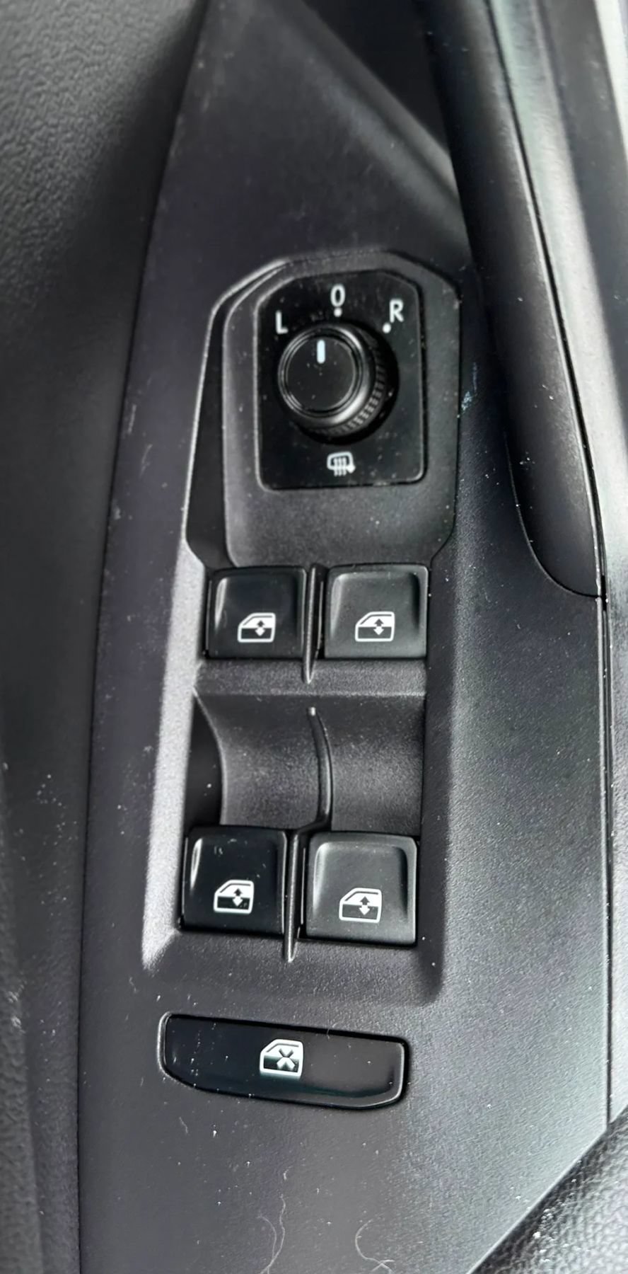 Used 2019 Volkswagen Jetta SEL FWD image 25