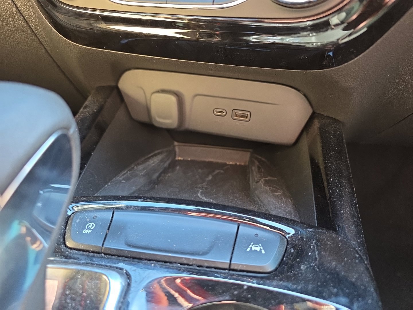 Used 2024 Chevrolet Trax RS w/ Sunroof Package FWD image 17