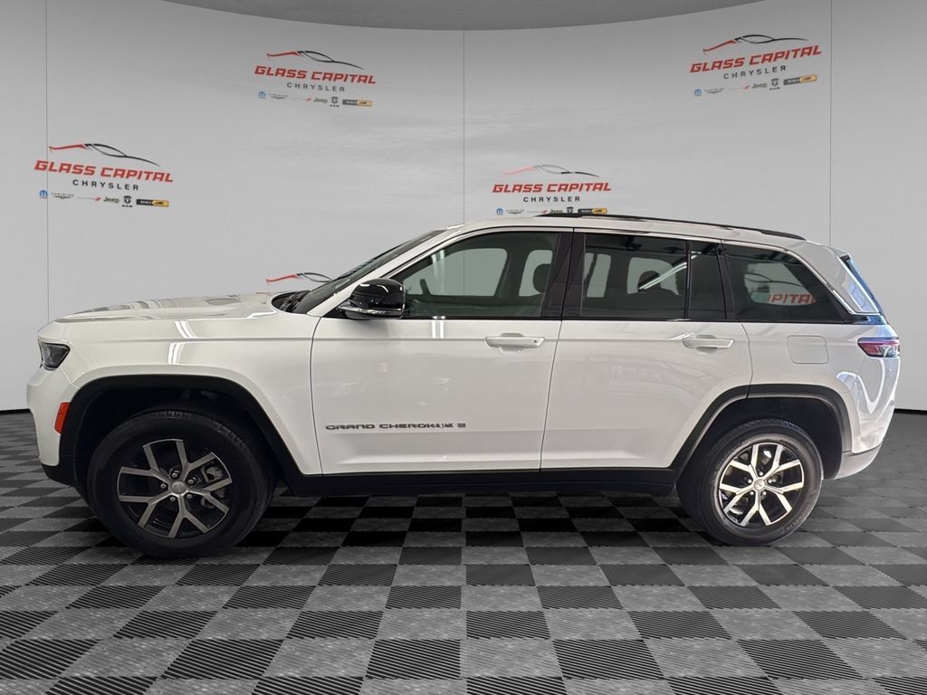 Used 2023 Jeep Grand Cherokee Limited AWD/4WD image 4