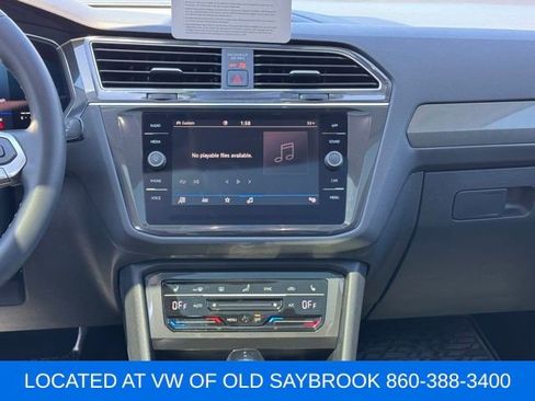 Used 2022 Volkswagen Tiguan SE w/ Panoramic Sunroof Package image 15