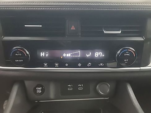 Used 2025 Nissan Rogue SV image 32