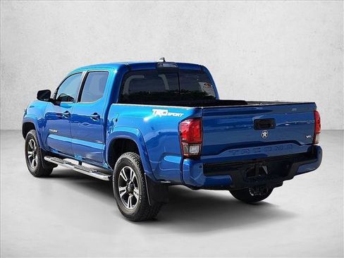 Used 2018 Toyota Tacoma TRD Sport w/ Technology Package image 7