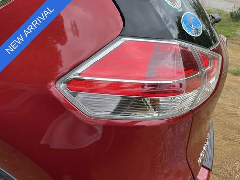 Used 2015 Nissan Rogue S AWD/4WD image 9