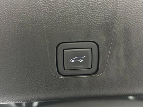 Used 2023 Chevrolet Traverse RS AWD/4WD image 12