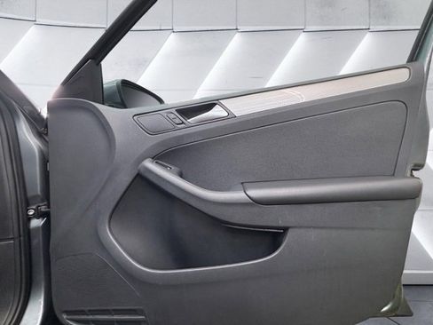 Used 2017 Volkswagen Jetta SE image 27